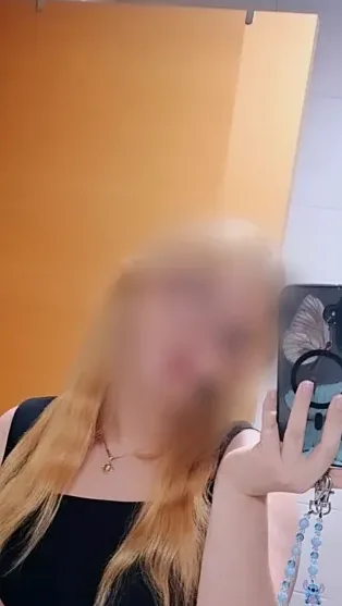 Büsra, 26