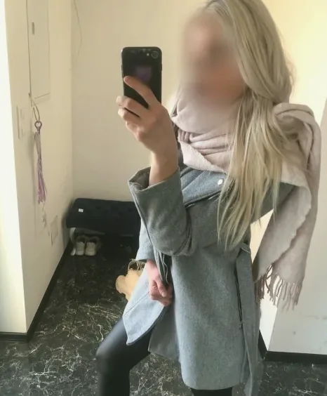 Büsra, 24