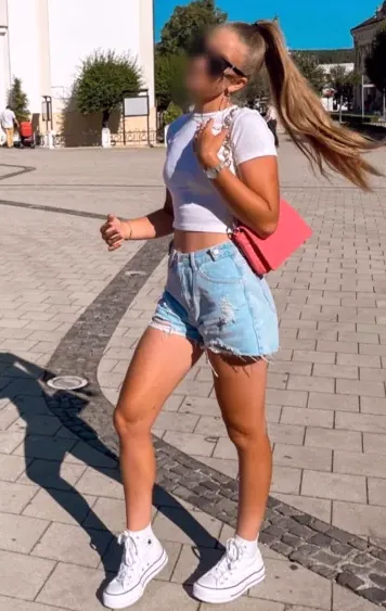 Celina, 27
