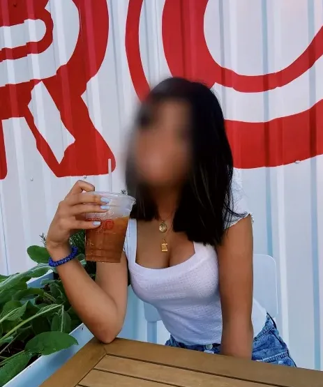Denise, 19