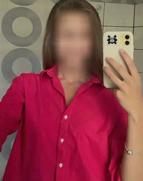 Julia, 27