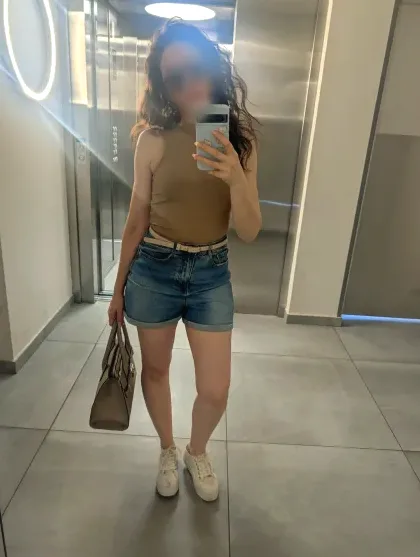 Lara, 40