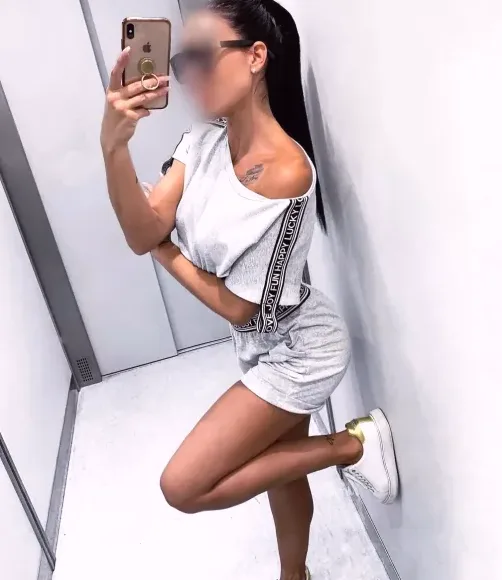 Lara, 34