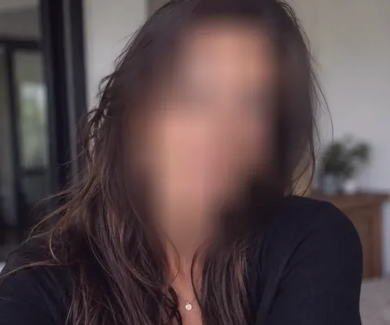 Lara, 38