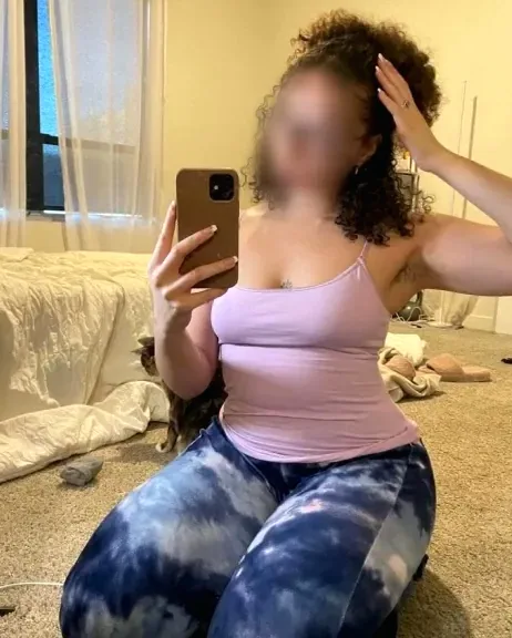 Larissa, 32