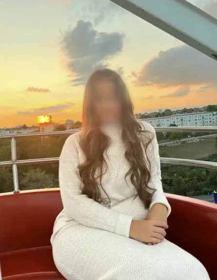 Luisa, 19
