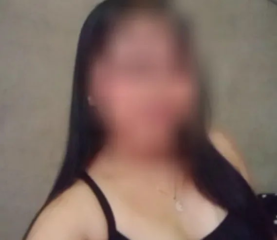 Nicole, 19
