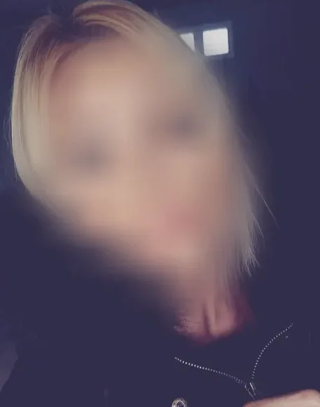 Sabrina, 25