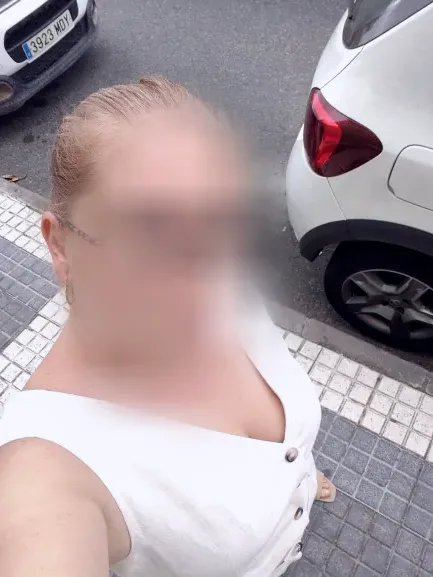 Saskia, 38